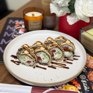 Темпура рол зі сніжним крабом великий гарячий рол у хрусткому клярі Sushi UA