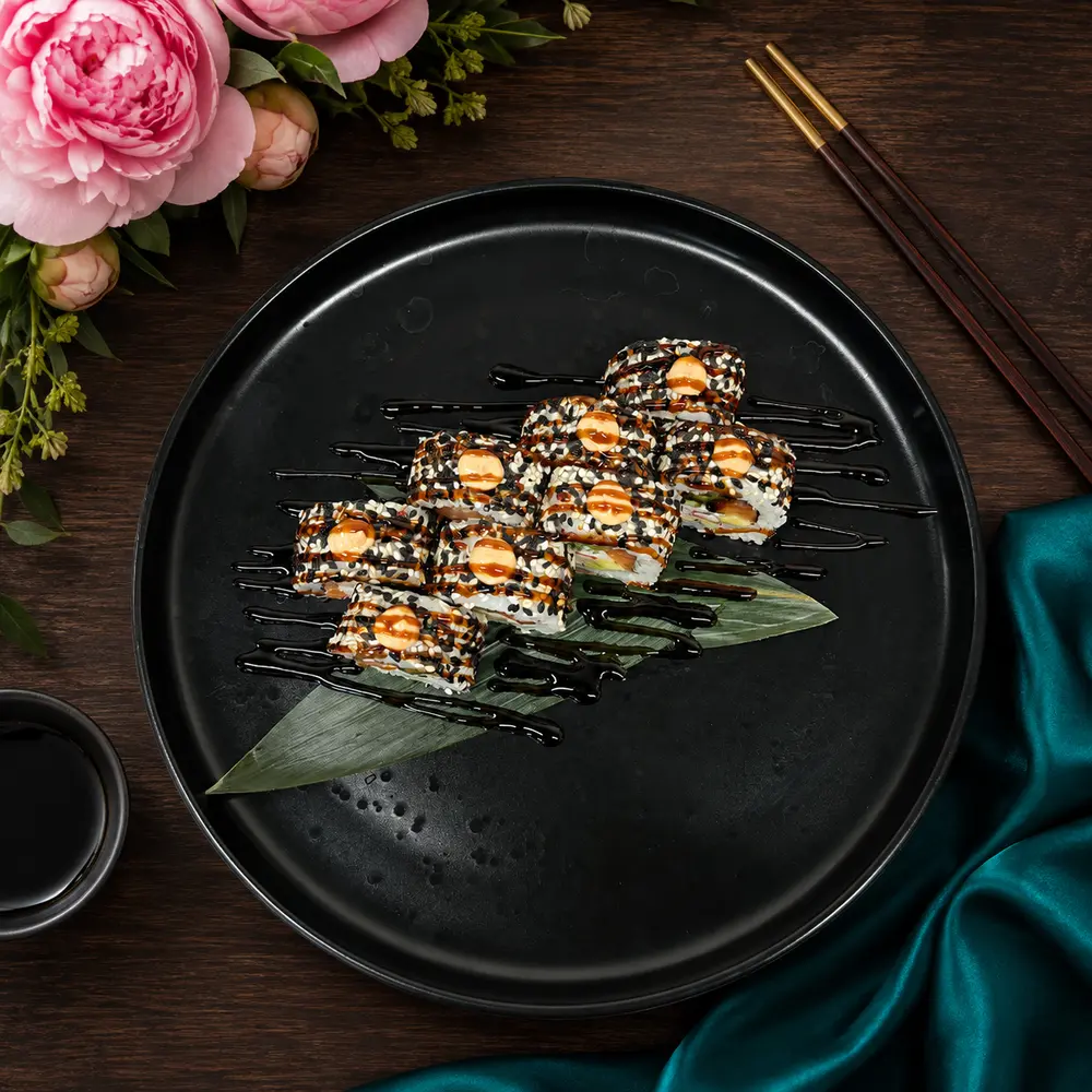 Філадельфія з Лососем в кунжуті від Sushi UA — доставка у Гостомель, Ірпінь, Бучу, Горенку та Ворзель