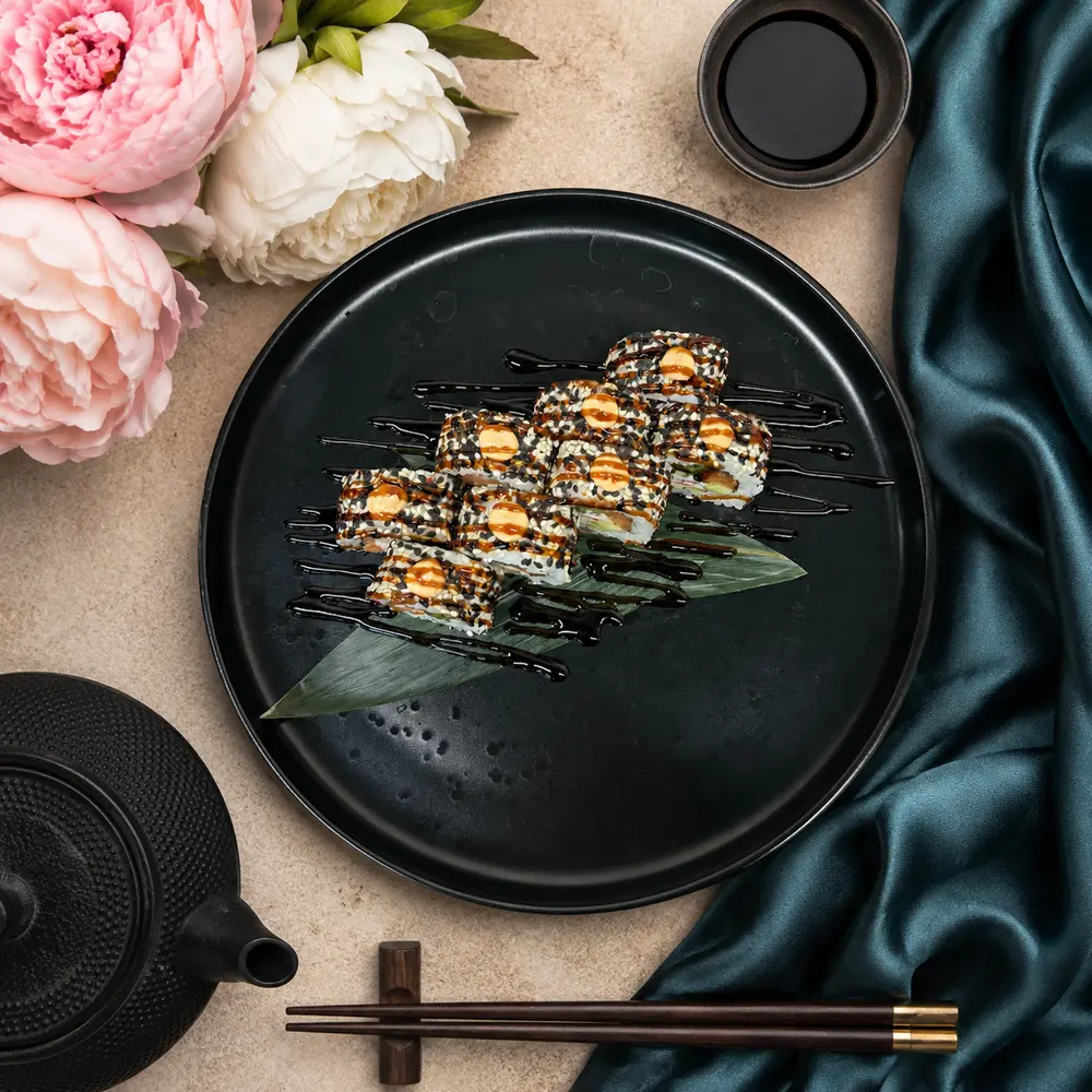 Філадельфія з Вугрем в кунжуті від Sushi UA — доставка у Гостомель, Ірпінь, Бучу, Горенку та Ворзель