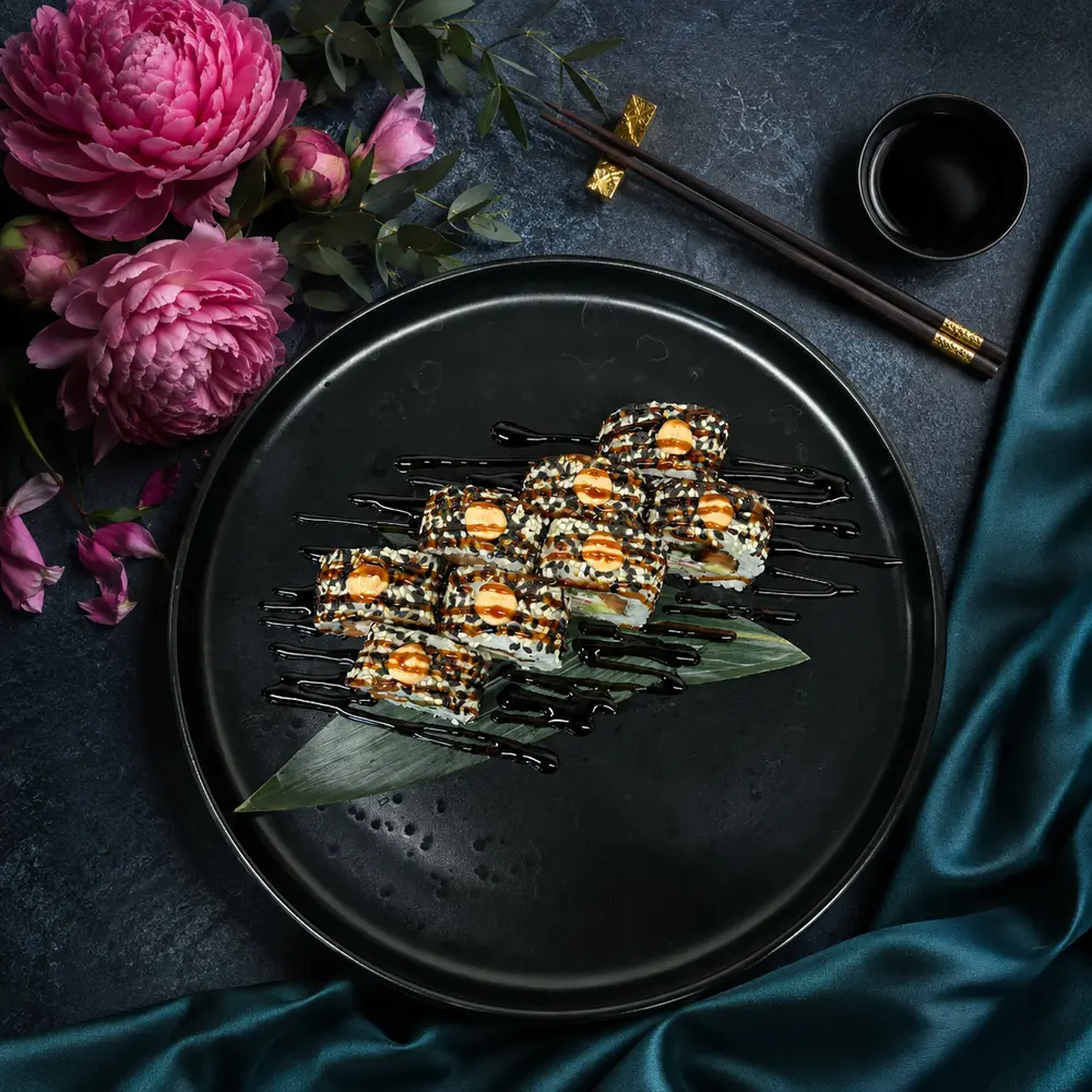 Каліфорнія з Сніжним Крабом в кунжуті від Sushi UA — доставка у Гостомель, Ірпінь, Бучу, Горенку та Ворзель